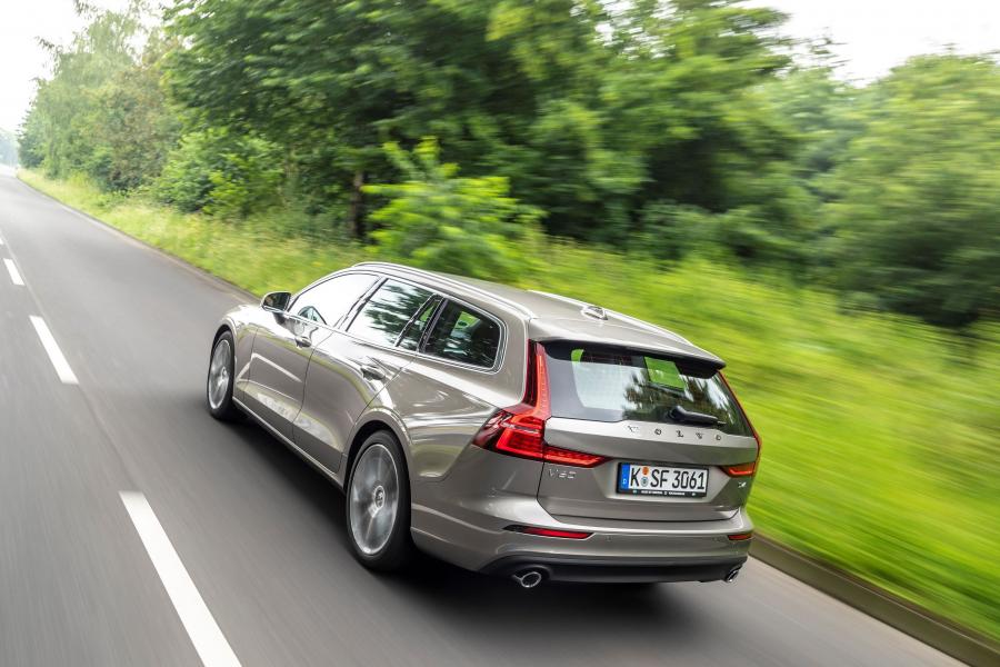  Volvo V60 D4 Momentum 2018 года  (WW) (фото 7 из 7)